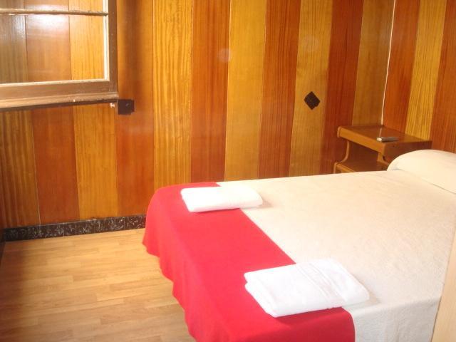 Hostel Turistic Castell Barcellona Esterno foto