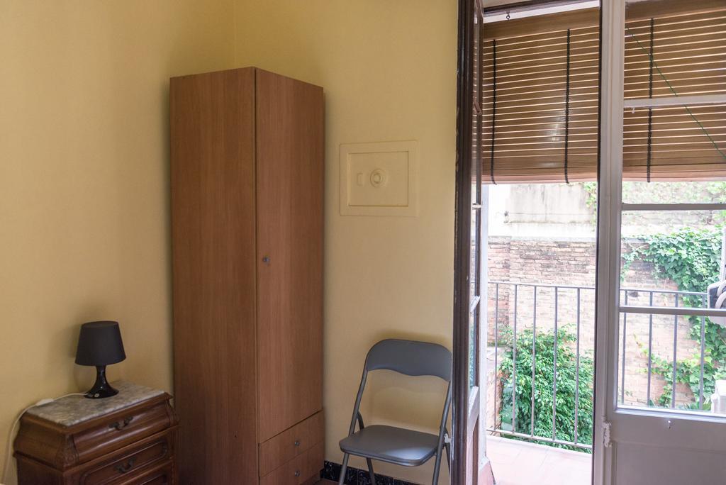 Hostel Turistic Castell Barcellona Esterno foto