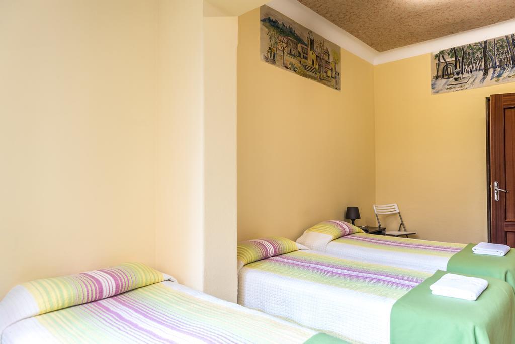 Hostel Turistic Castell Barcellona Esterno foto