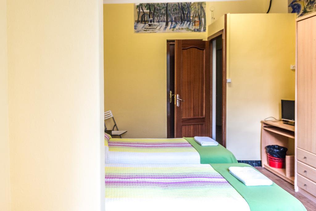 Hostel Turistic Castell Barcellona Esterno foto